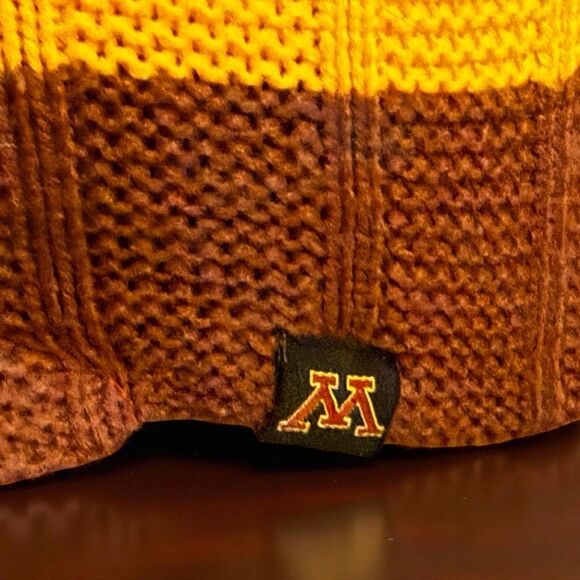 Zephyr MN Golden Gophers Knit Reversable Gopher Mascot Beanie Brim Skull Cap - Picture 5 of 9